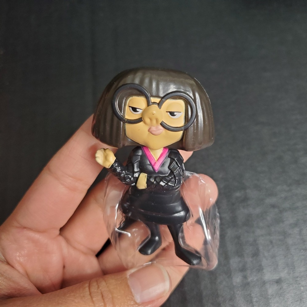 McDonald's‎ Disney Pixar 2021 Incredibles Edna Mode Toy Figure